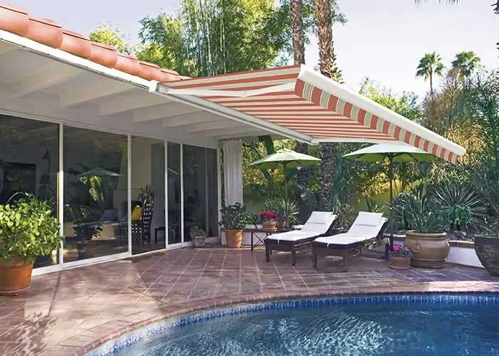 buitenzonwering_knikarmscherm_sfeer700_2 buitenzonwering_knikarmscherm_sfeer700_2