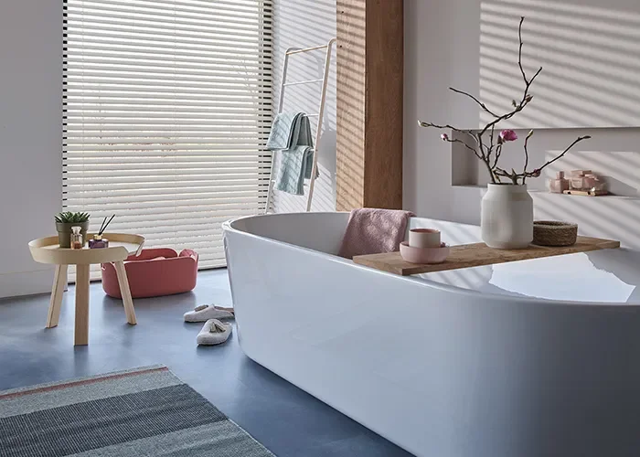 raamdecoratie_houten-jaloezien_sfeer700_2